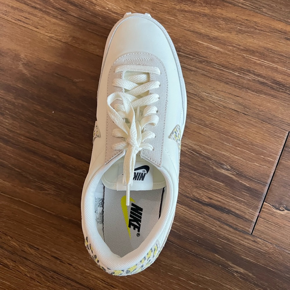 Nike sneaker - Picture 2 of 5